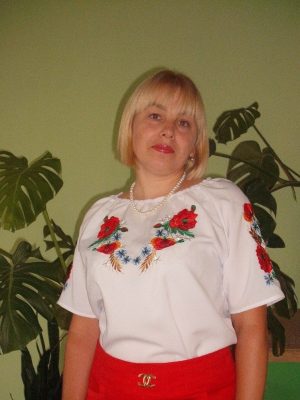 4 фото вчителів, ПІБ та посада кожного _ №1 Кириченко Ганна Іванівна - вчитель історії - Оксана Юрченко